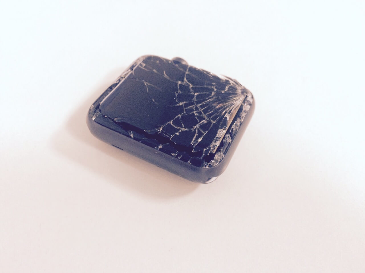 Apple Watch 2 с разбитым стеклом Замена стекла на Эппл Вотч 2