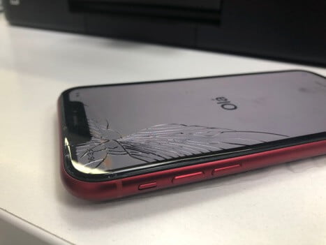 битый iPhone XR