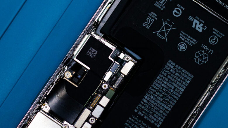 Заміна акумулятора iPhone XS у сервісному центрі iFix Київ