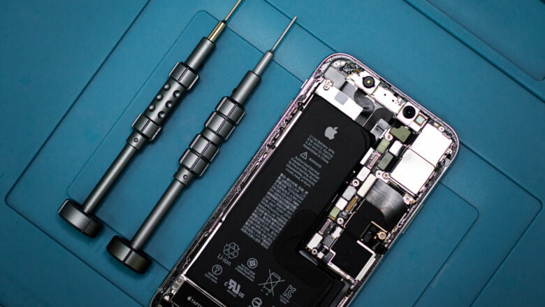 Діагностика iPhone XS у сервісному центрі iFix Київ перед ремонтом дисплея, акумулятора чи корпусу