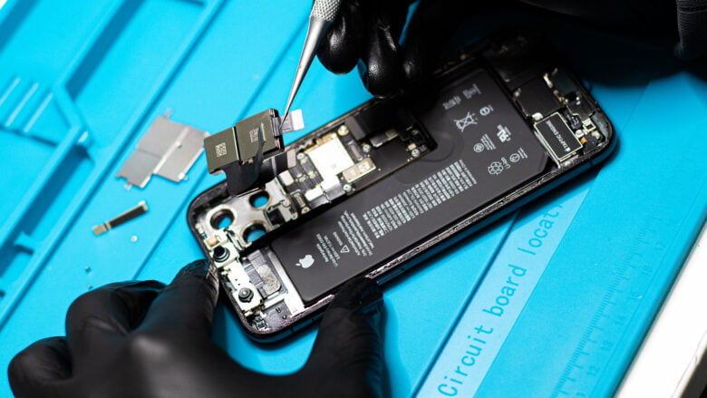 Заміна задньої камери та скла камери iPhone 11 Pro у сервісному центрі iFix Київ