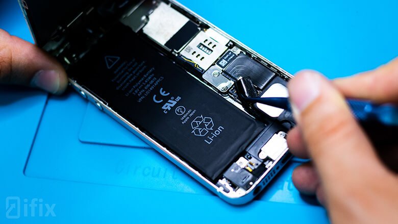 Замена батареи iPhone 5