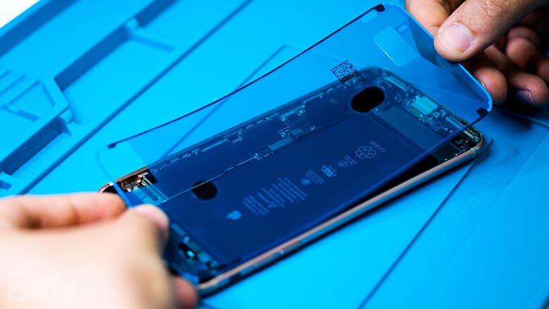 Чистка iPhone 8 Plus после воды в сервисном центре iFix
