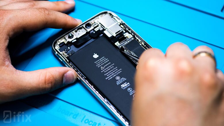 Заміна акумулятора iPhone 11 у сервісі iFix Заміна акумулятора iPhone 11 у Києві — сервіс iFix