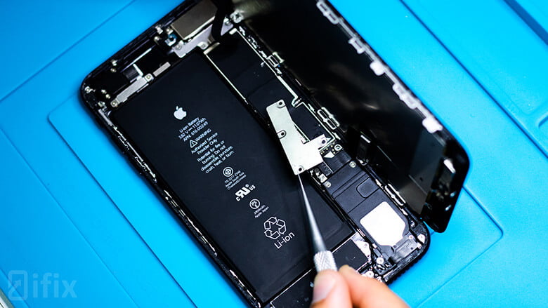 Заміна батареї iPhone 7 Plus у сервісному центрі iFix