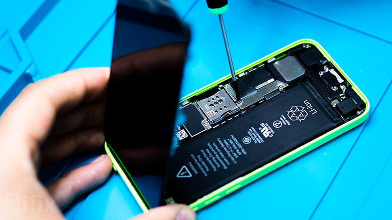 Замена дисплея iPhone 5c