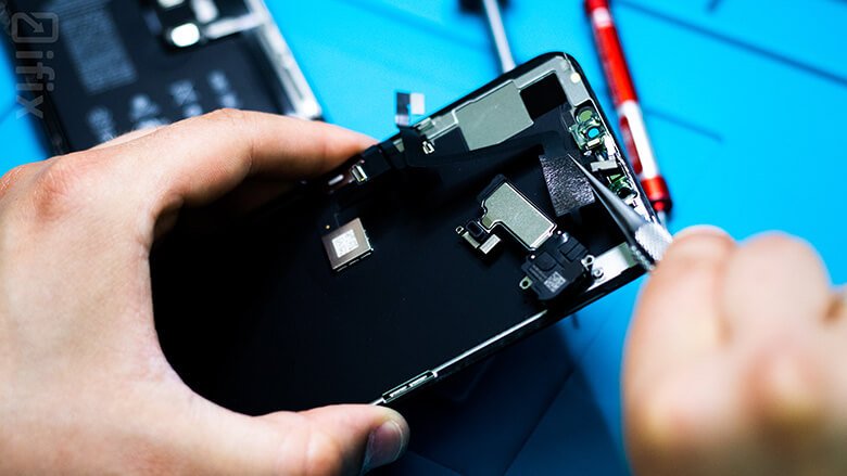 Заміна скла або дисплея iPhone 11 Pro Max у Києві Заміна скла або дисплея iPhone 11 Pro Max у сервісному центрі iFix Київ