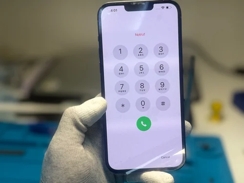 Заміна дисплея iPhone 13 Pro Max у Києві — перевірка екрана після ремонту в iFix iPhone 13 Pro Max після заміни дисплея в iFix — перевірка сенсора та зображення