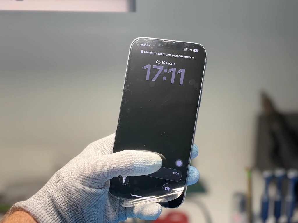 Заміна дисплея iPhone 14 Plus у Києві — перевірка після ремонту в iFix Дисплей iPhone 14 Plus після заміни екрана в iFix