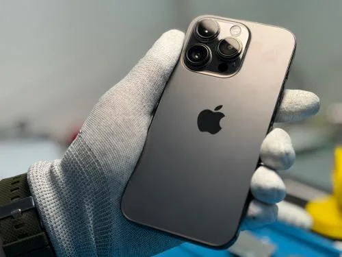 iPhone 14 Pro після заміни заднього скла корпуса iPhone 14 Pro після заміни заднього скла корпуса в iFix