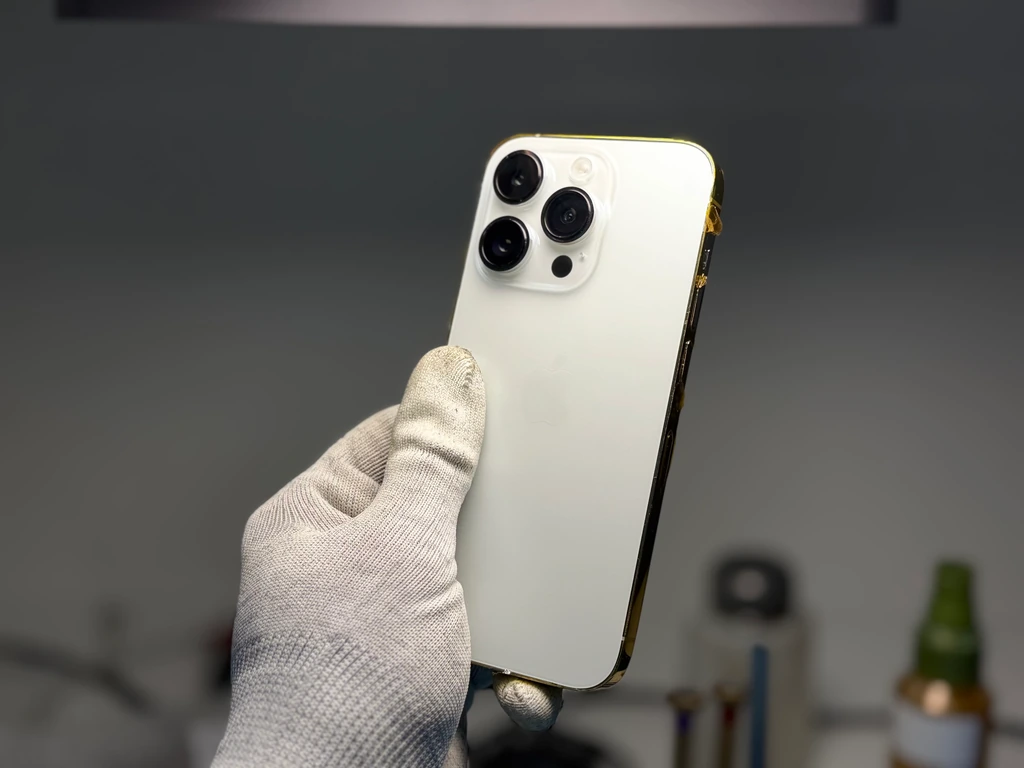 Заміна корпуса iPhone 14 Pro у Києві — пристрій після ремонту в iFix iPhone 14 Pro після заміни корпуса в сервісному центрі iFix у Києві