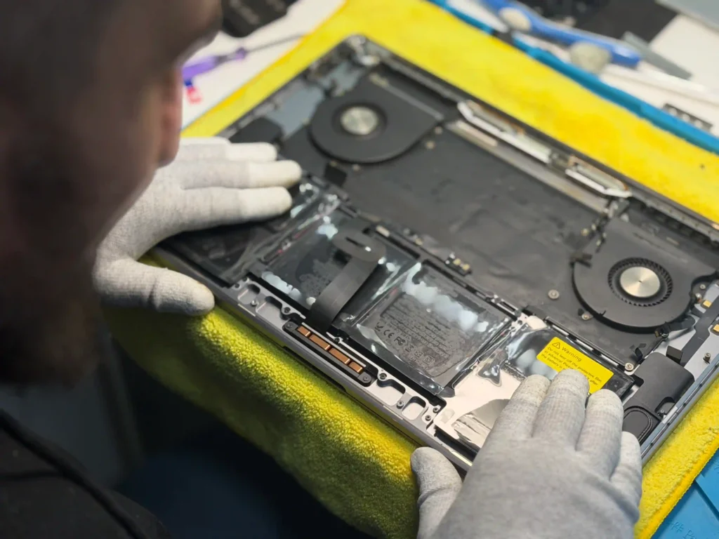 Заміна акумулятора MacBook Pro 16" A2141 Заміна акумулятора MacBook Pro 16" A2141