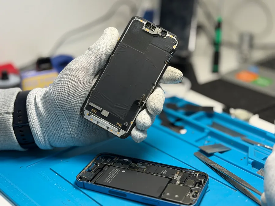 Заміна дисплея iPhone 13 mini в iFix Заміна дисплея iPhone 13 mini у сервісі iFix