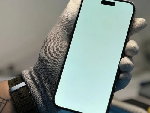 Зелений екран iPhone 14 Pro Max після падіння перед заміною дисплея Зелений екран iPhone 14 Pro Max після падіння перед заміною дисплея в iFix
