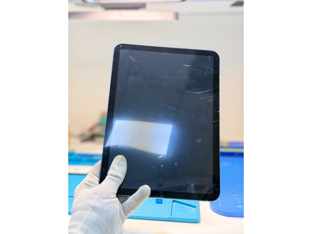 Заміна сенсорного скла iPad 10 2022 у Києві в iFix iPad 10 2022 із заміненим склом у сервісному центрі iFix у Києві