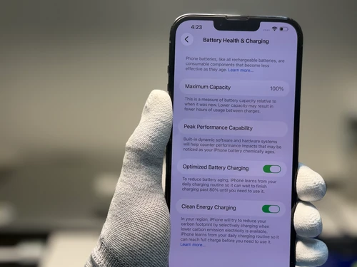 Заміна акумулятора iPhone 13 Pro Max у Києві — діагностика та ремонт в iFix iPhone 13 Pro Max після заміни батареї в iFix