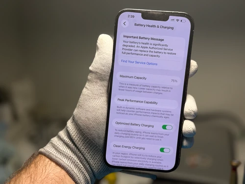 Заміна акумулятора iPhone 13 Pro Max у Києві — діагностика та ремонт в iFix Заміна акумулятора iPhone 13 Pro Max у сервісному центрі iFix у Києві
