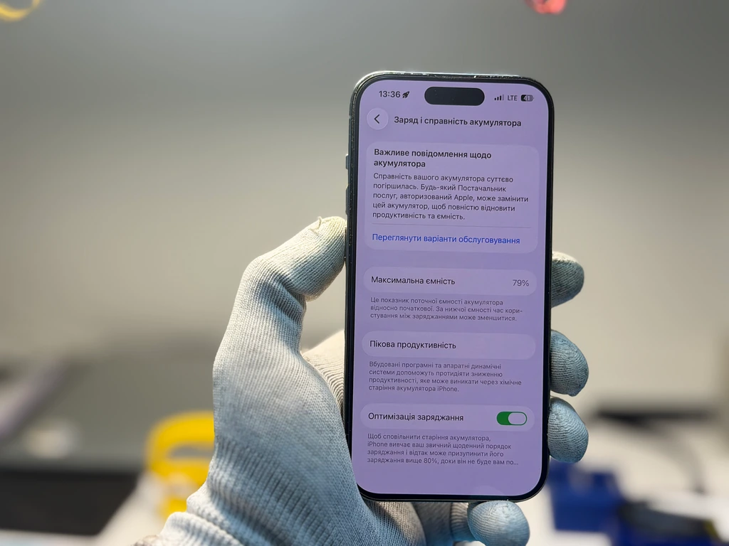 Заміна акумулятора iPhone 14 Pro у Києві — діагностика батареї в iFix Діагностика акумулятора iPhone 14 Pro перед заміною батареї в сервісному центрі iFix у Києві