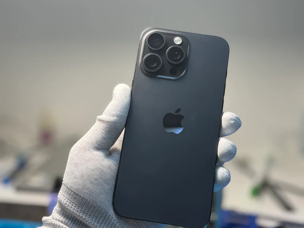 iPhone 15 Pro Max після заміни заднього скла корпусу iPhone 15 Pro Max після заміни заднього скла корпусу в iFix