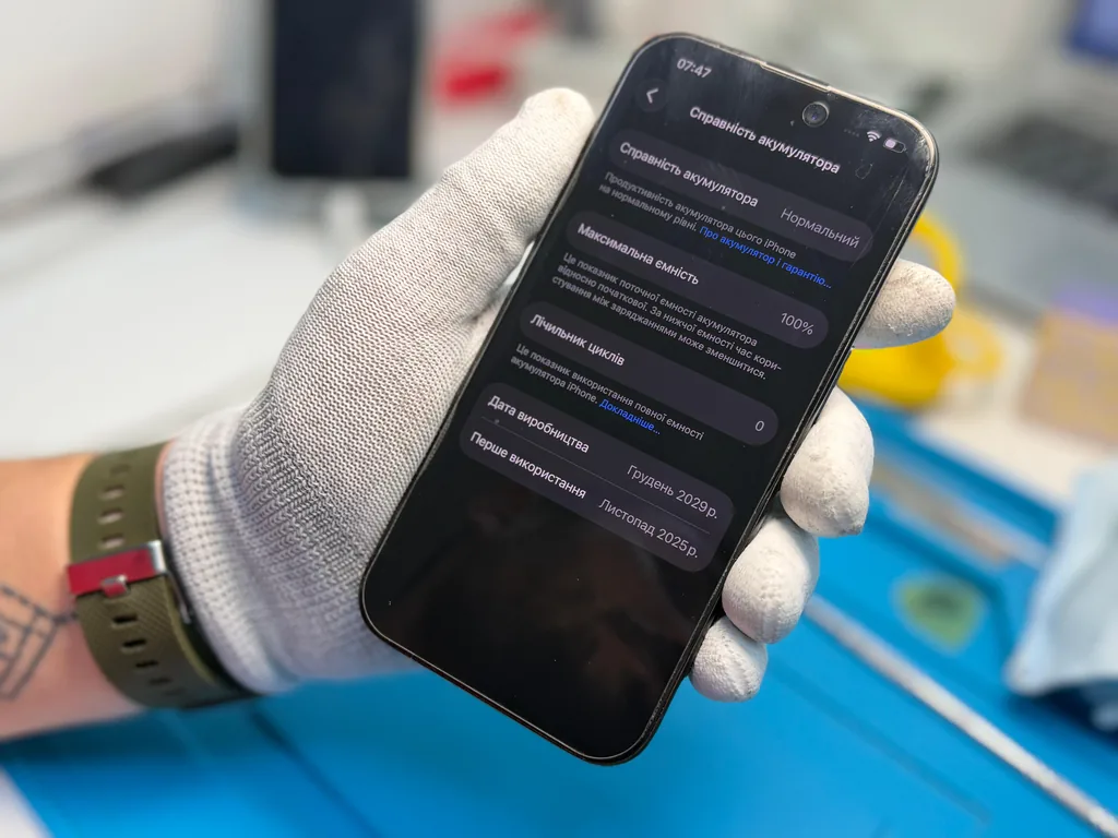 Перевірка iPhone 15 Pro після заміни акумулятора в iFix Перевірка iPhone 15 Pro після заміни акумулятора в сервісному центрі iFix