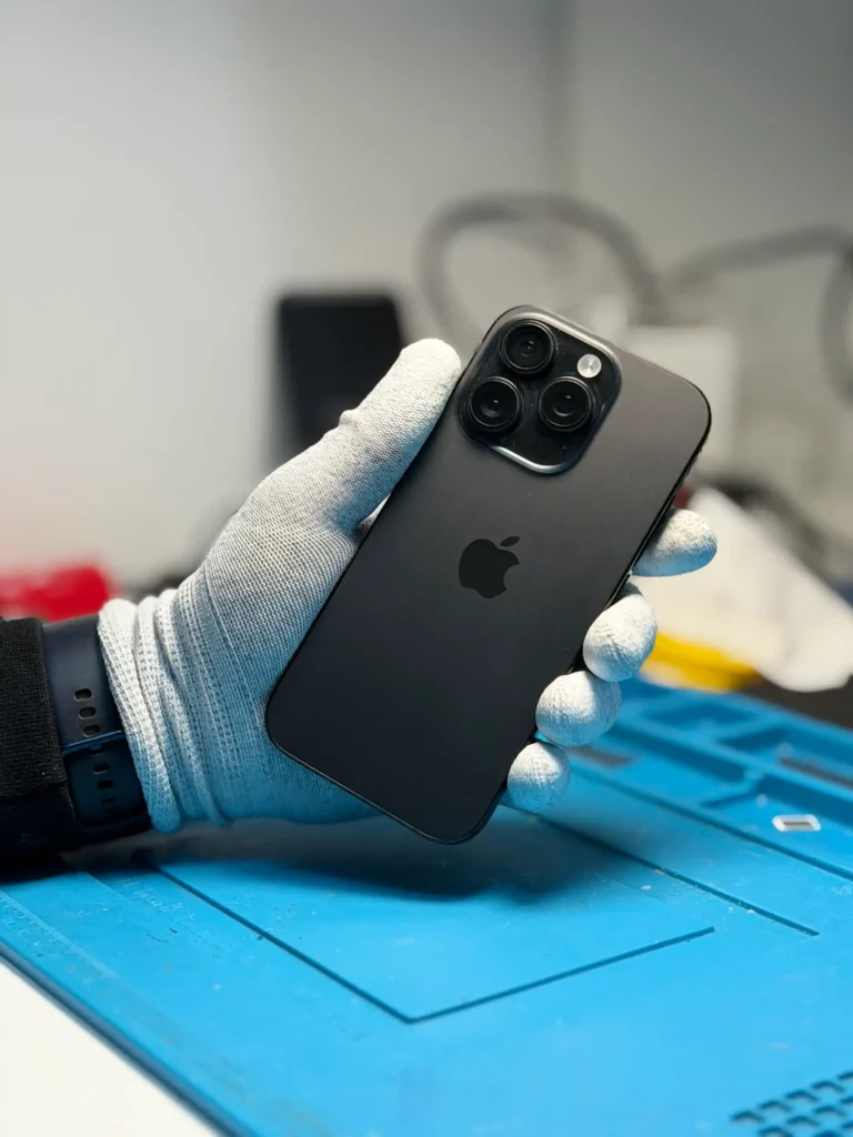 Заміна заднього скла iPhone 16 Pro у Києві — відновлення корпусу в iFix Заміна заднього скла iPhone 16 Pro Київ — відновлення корпусу після падіння у сервісі iFix