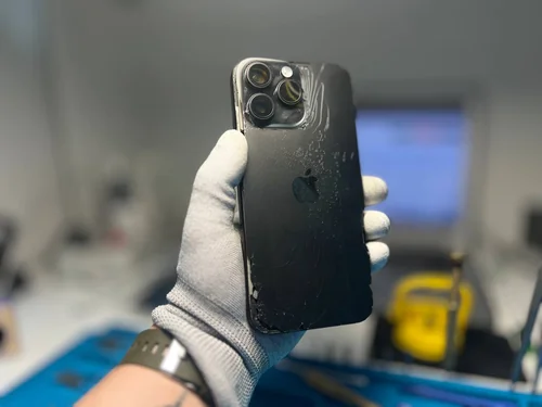 Заміна заднього скла корпусу iPhone 16 Pro Max в iFix Заміна заднього скла корпусу iPhone 16 Pro Max у сервісі iFix