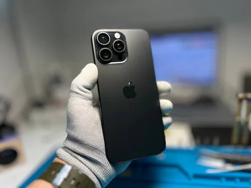 Заміна заднього скла корпусу iPhone 16 Pro Max після ремонту iPhone 16 Pro Max після заміни заднього скла корпусу в iFix