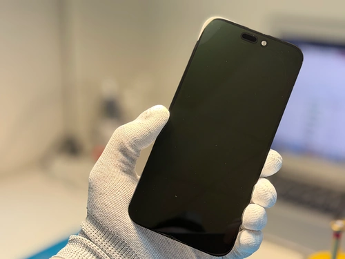 Перевірка дисплея iPhone 16 Plus перед заміною в iFix Перевірка дисплея iPhone 16 Plus перед заміною в сервісі iFix