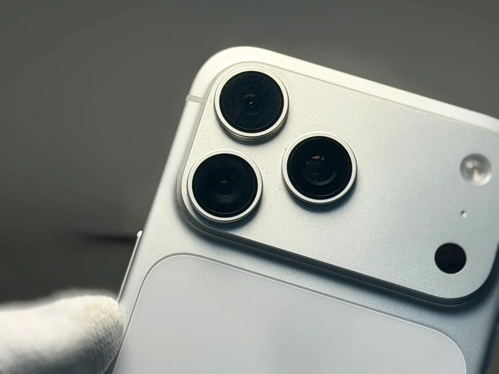 Заміна скла камери iPhone 17 Pro Max у Києві — результат після ремонту в iFix iPhone 17 Pro Max після заміни скла камери в сервісному центрі iFix у Києві