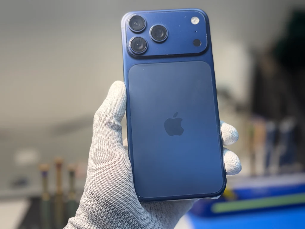 Заміна заднього скла iPhone 17 Pro Max у Києві — результат після ремонту в iFix iPhone 17 Pro Max після заміни заднього скла в сервісному центрі iFix у Києві