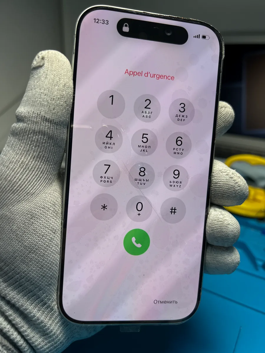 Тестування дисплея iPhone 17 Pro перед заміною Тестування пошкодженого дисплея iPhone 17 Pro перед заміною дисплейного модуля