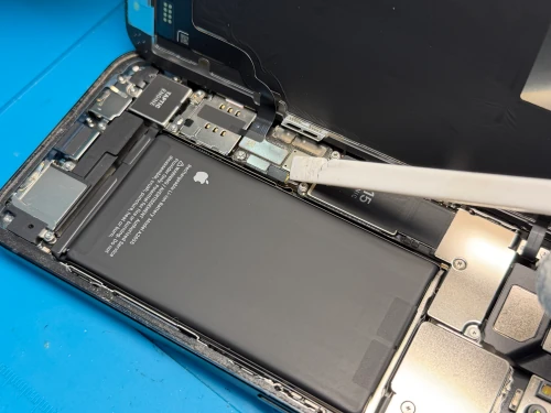 Діагностика iPhone 13 перед ремонтом у сервісі iFix