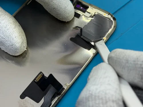 Внутрішня діагностика iPhone 16 Pro Max в iFix Внутрішня діагностика iPhone 16 Pro Max у сервісі iFix