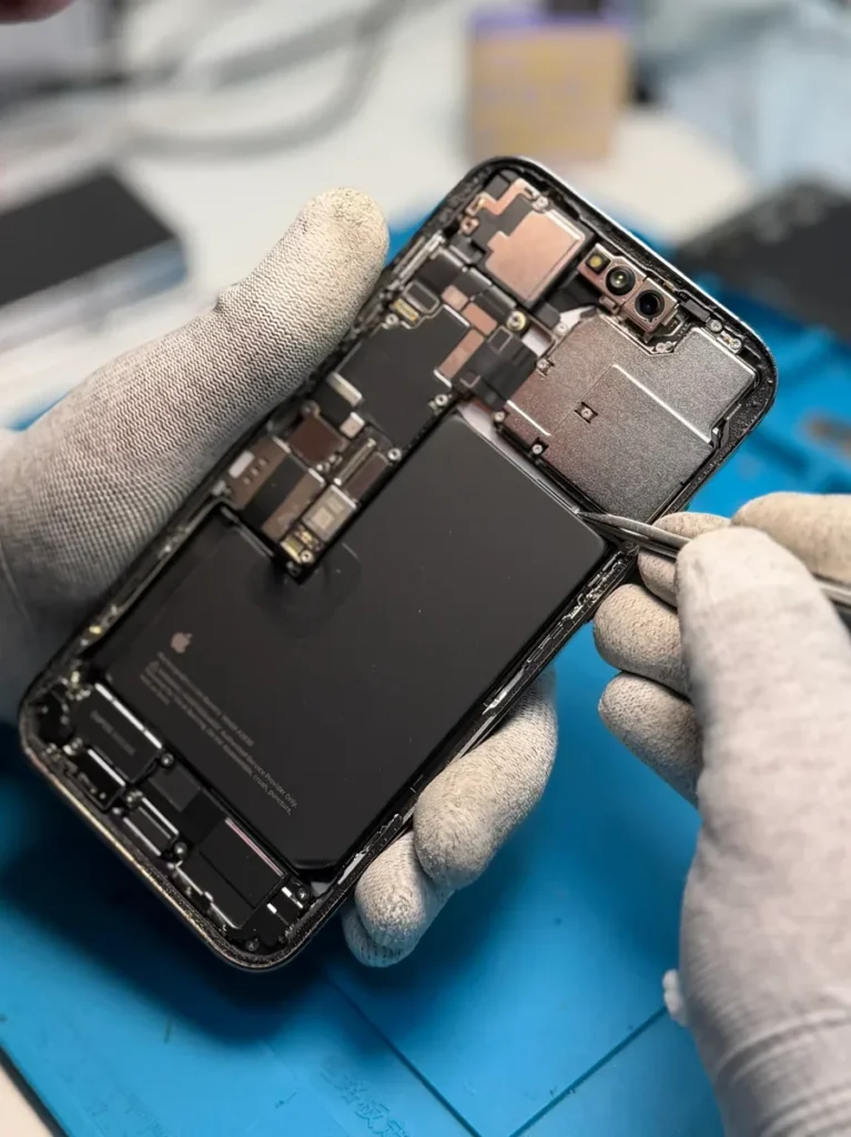Ремонт iPhone 13 Pro — внутрішня діагностика після розбирання